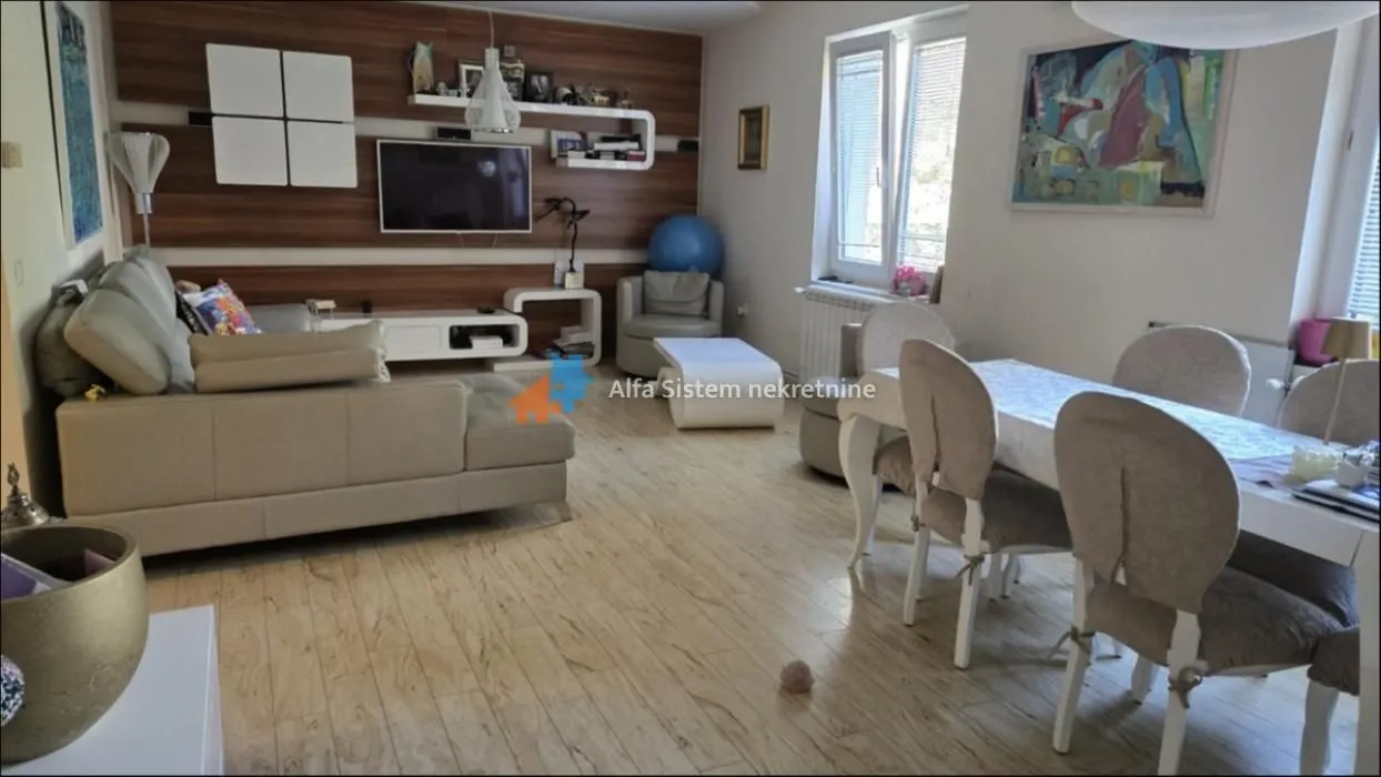 Izdavanje, trosoban stan, 70m², Kalenić Pijaca, Vračar Sve Podlokacije