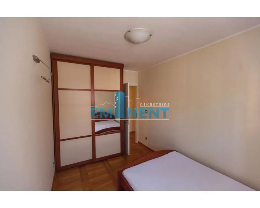 Izdavanje, dvosoban stan, 47m², Čubura, Beograd