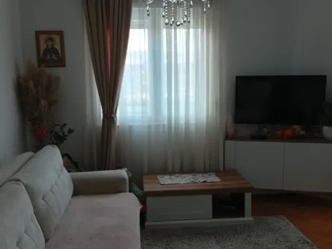 Izdavanje, jednosoban stan, 50m², Stari Aerodrom, Podgorica - image 1