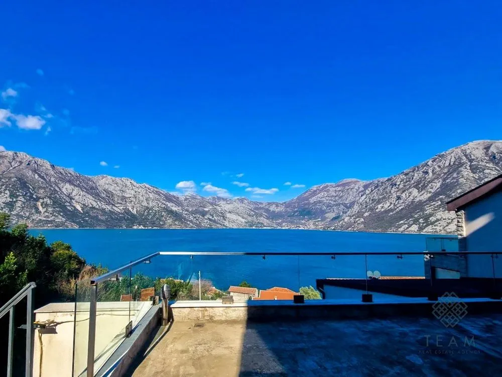Sale, three bedroom apartment, 156m², Kostanjica, Kotor