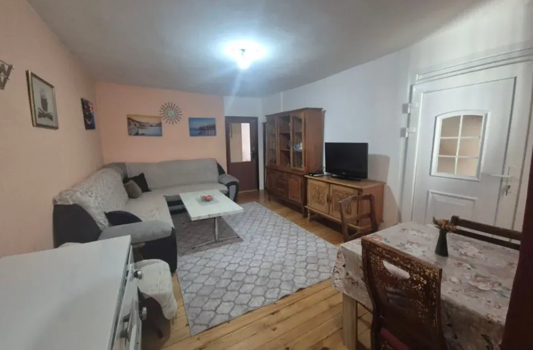 Izdavanje, jednosoban stan, 56m², Centar, Cetinje