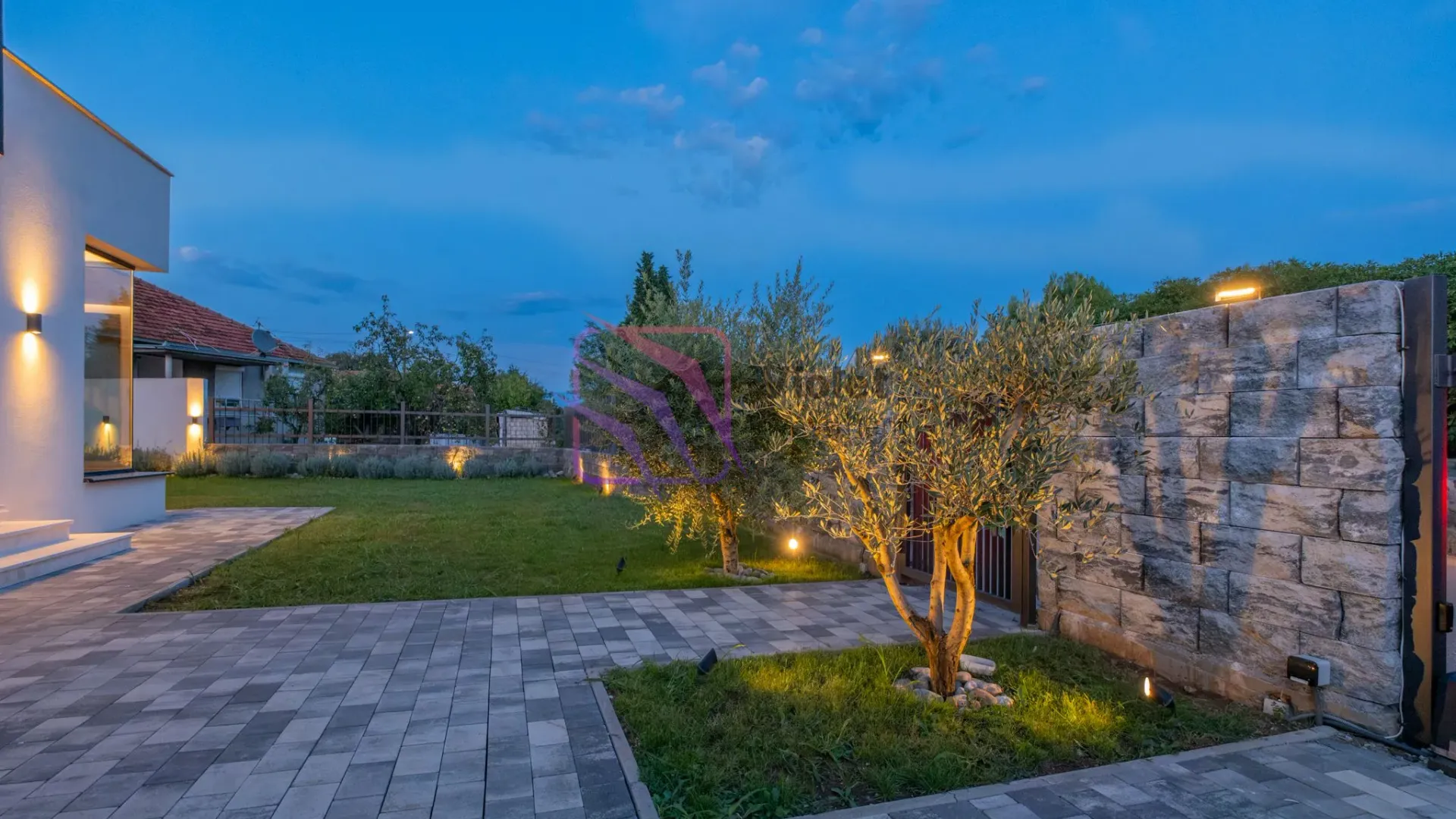 Izdavanje, kuća, 180m², Gornja Gorica, Podgorica
