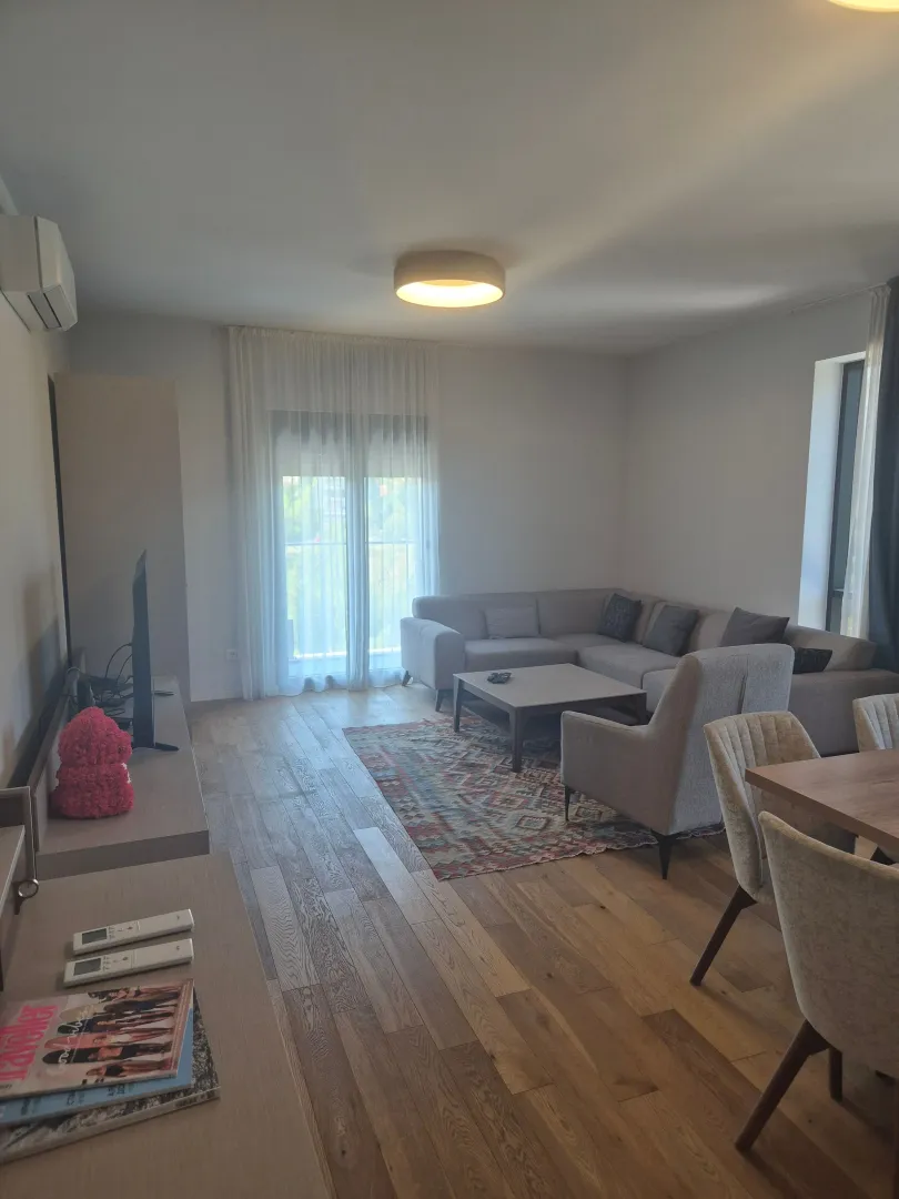 Izdavanje, trosoban stan, 101m², Vezirov Most, Podgorica