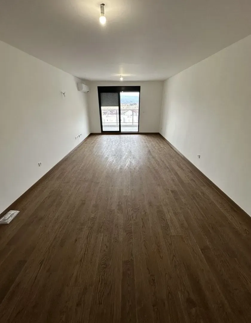Prodaja, trosoban stan, 127m², Tološka šuma, Podgorica