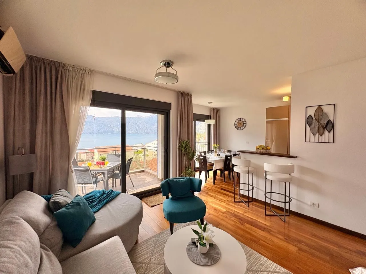 Rent, two bedroom apartment, 70m², Dobrota, Kotor