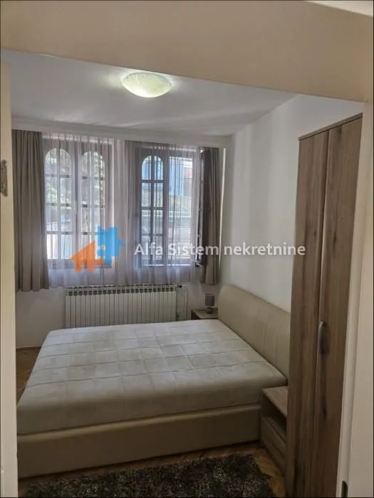 Izdavanje, četvorosoban stan, 120m², Savski Venac, Beograd