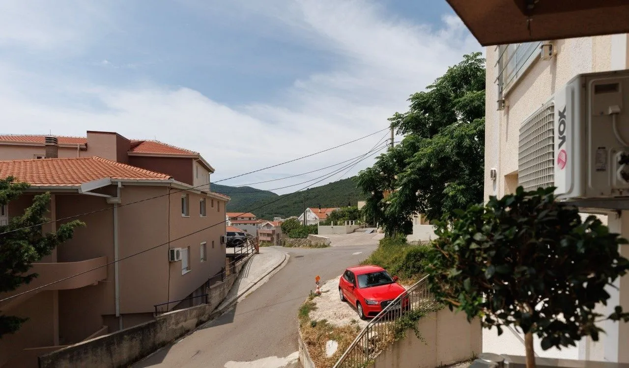 Sale, two bedroom apartment, 66m², Lazi, Budva