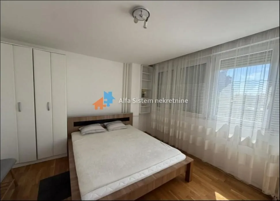 Izdavanje, trosoban stan, 70m², Novi Beograd Blok 1 Fontana, Novi Beograd Sve Podlokacije