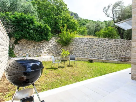 Rent, house, 270m², Rijeka Reževići, Budva - image 19