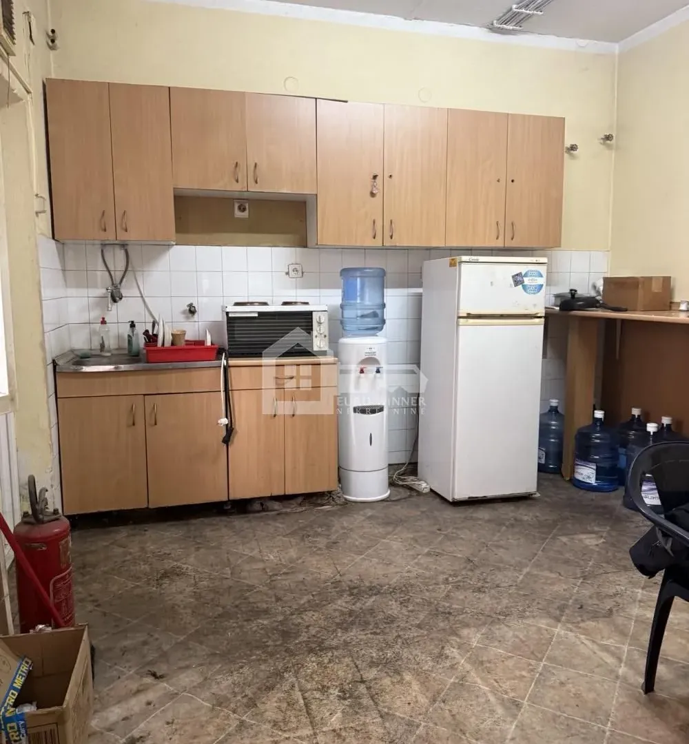 Rent, office space, 800m², Borča 1, Borča Sve Podlokacije