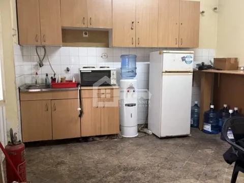 Izdavanje, poslovni prostor, 800m², Borča 1, Borča Sve Podlokacije - image 3