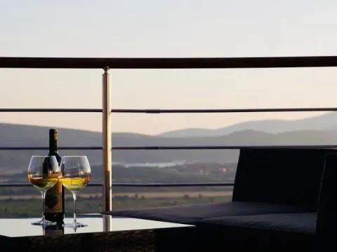 Izdavanje, dvosoban stan, 130m², Gradiošnica, Tivat - image 5