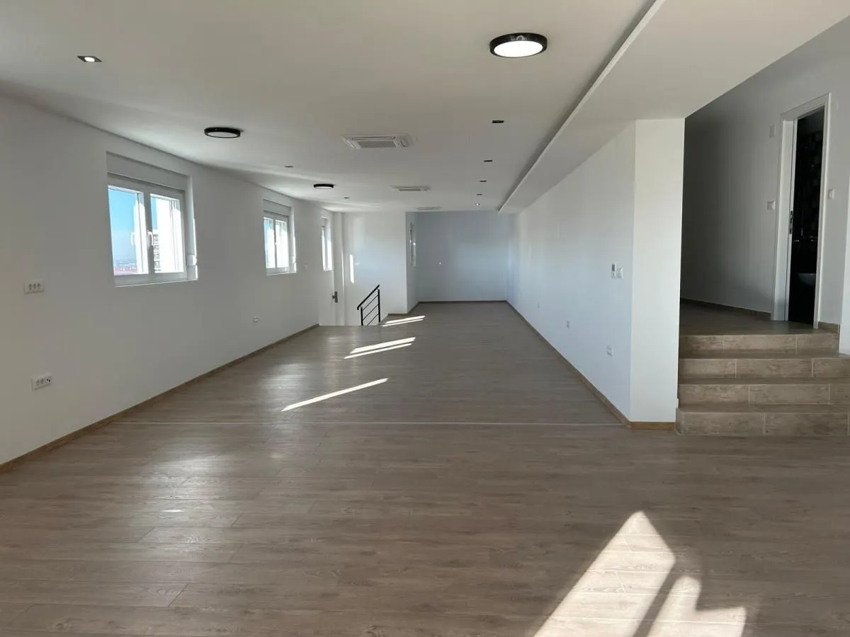 Rent, office space, 230m², Centar, Niš