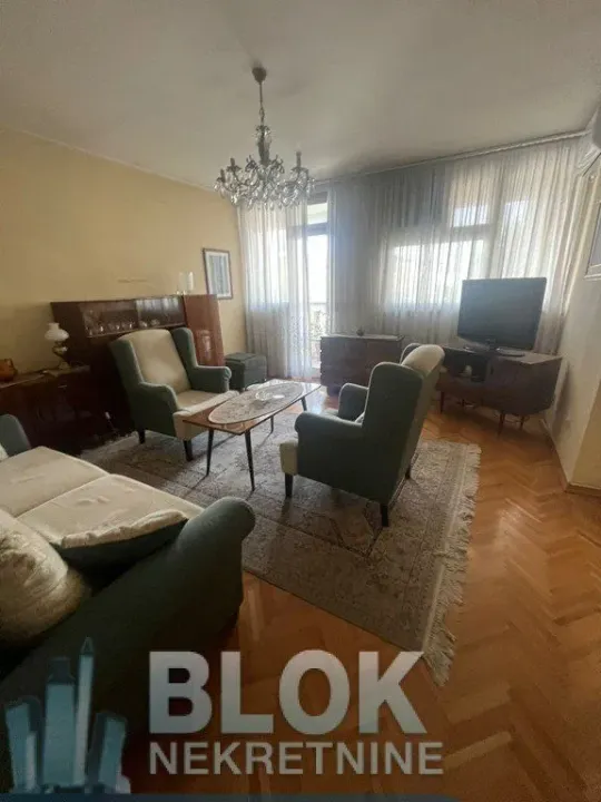 Izdavanje, četvorosoban stan, 100m², Preko Morače, Podgorica