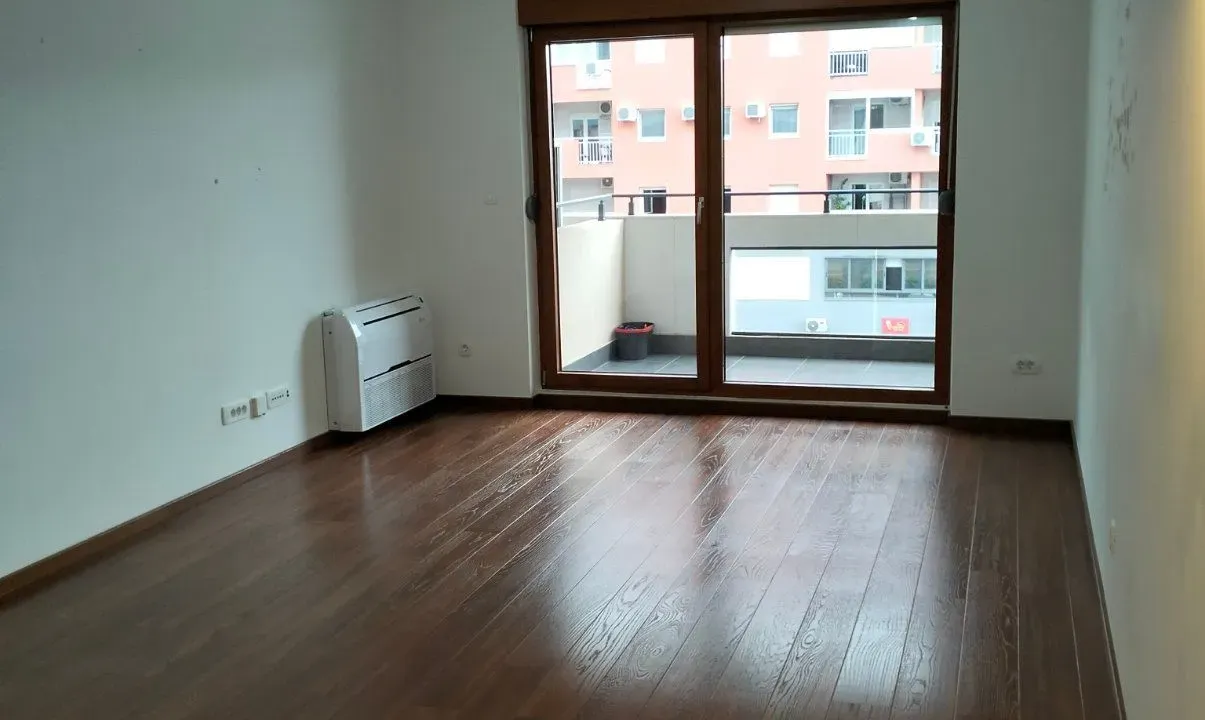 Izdavanje, dvosoban stan, 69m², Master Kvart, Podgorica