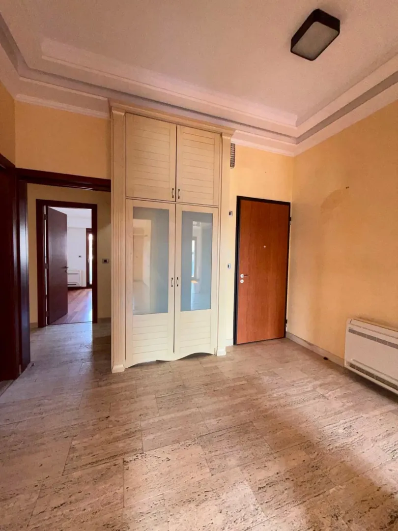 Izdavanje, trosoban stan, 138m², Preko Morače, Podgorica