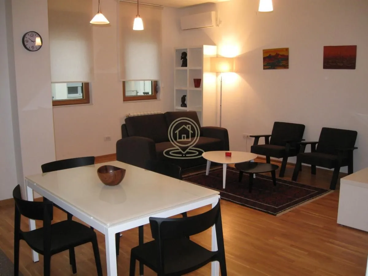 Rent, two bedroom apartment, 60m², Kalenić Pijaca, Vračar Sve Podlokacije