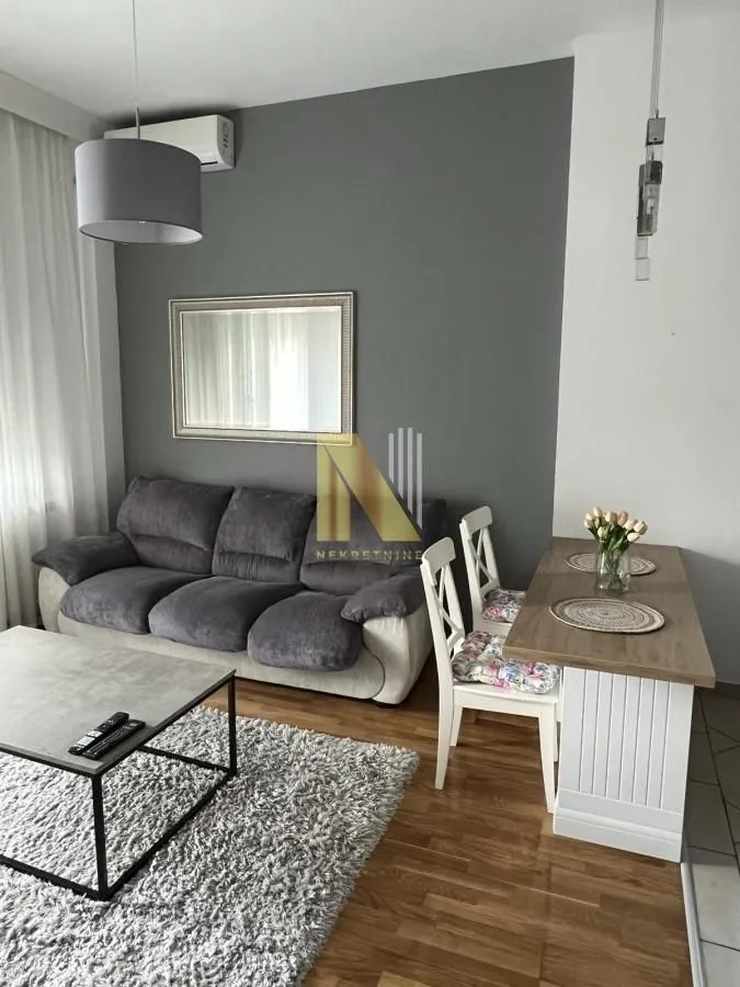 Izdavanje, jednosoban stan, 43m², Bulevar Oslobodjenja, Novi Sad Sve Podlokacije