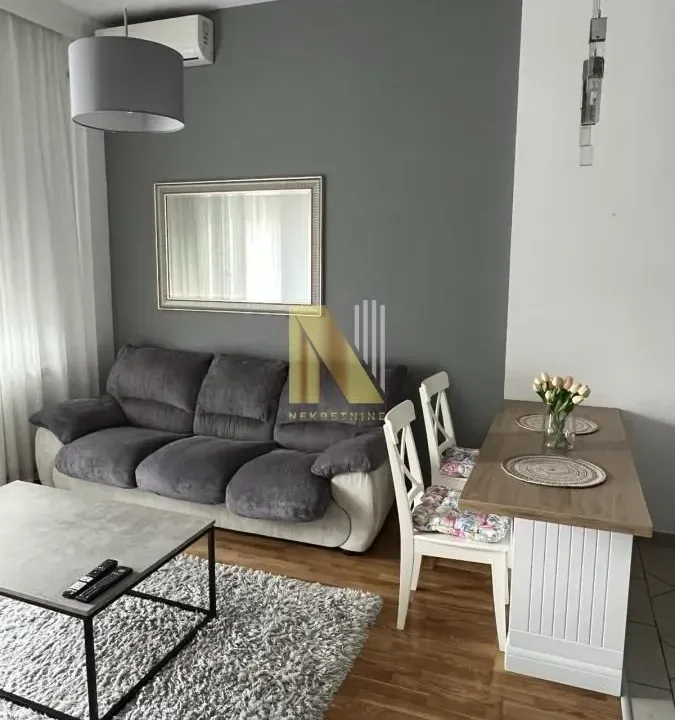 Izdavanje, jednosoban stan, 43m², Bulevar Oslobodjenja, Novi Sad Sve Podlokacije