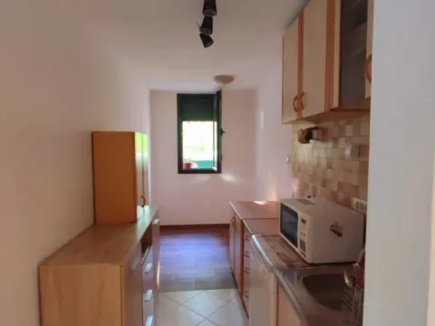 Izdavanje, poslovni prostor, 80m², Blok 5, Podgorica - image 6