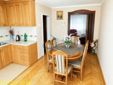 Prodaja, kuća, 190m², Centar, Inđija - image 21