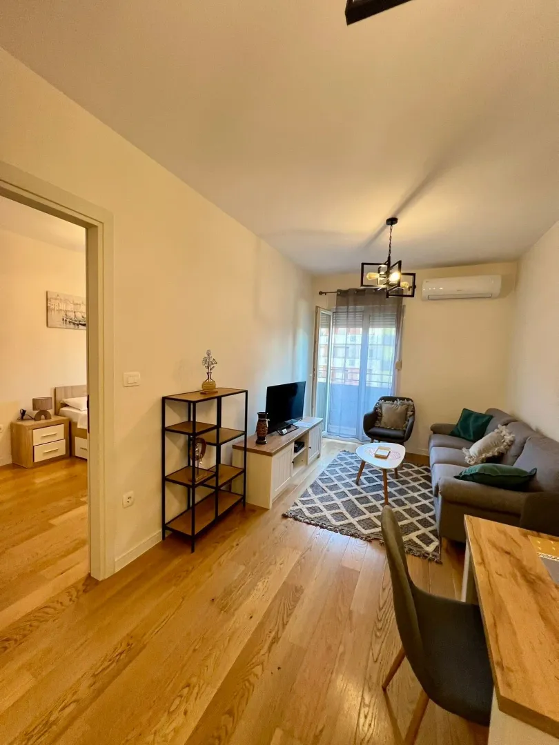 Prodaja, jednosoban stan, 40m², Central Point, Podgorica