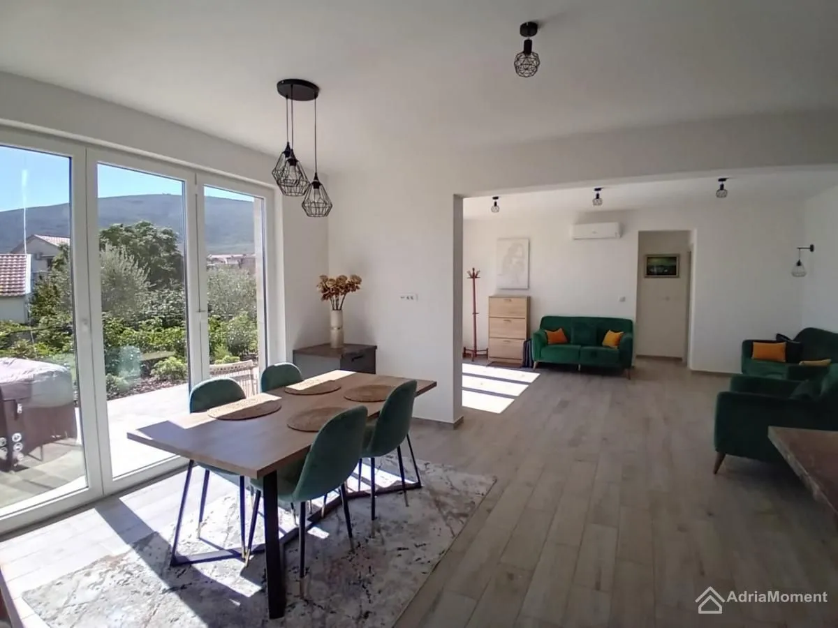 Prodaja, dvosoban stan, 74m², Đenovići, Herceg Novi