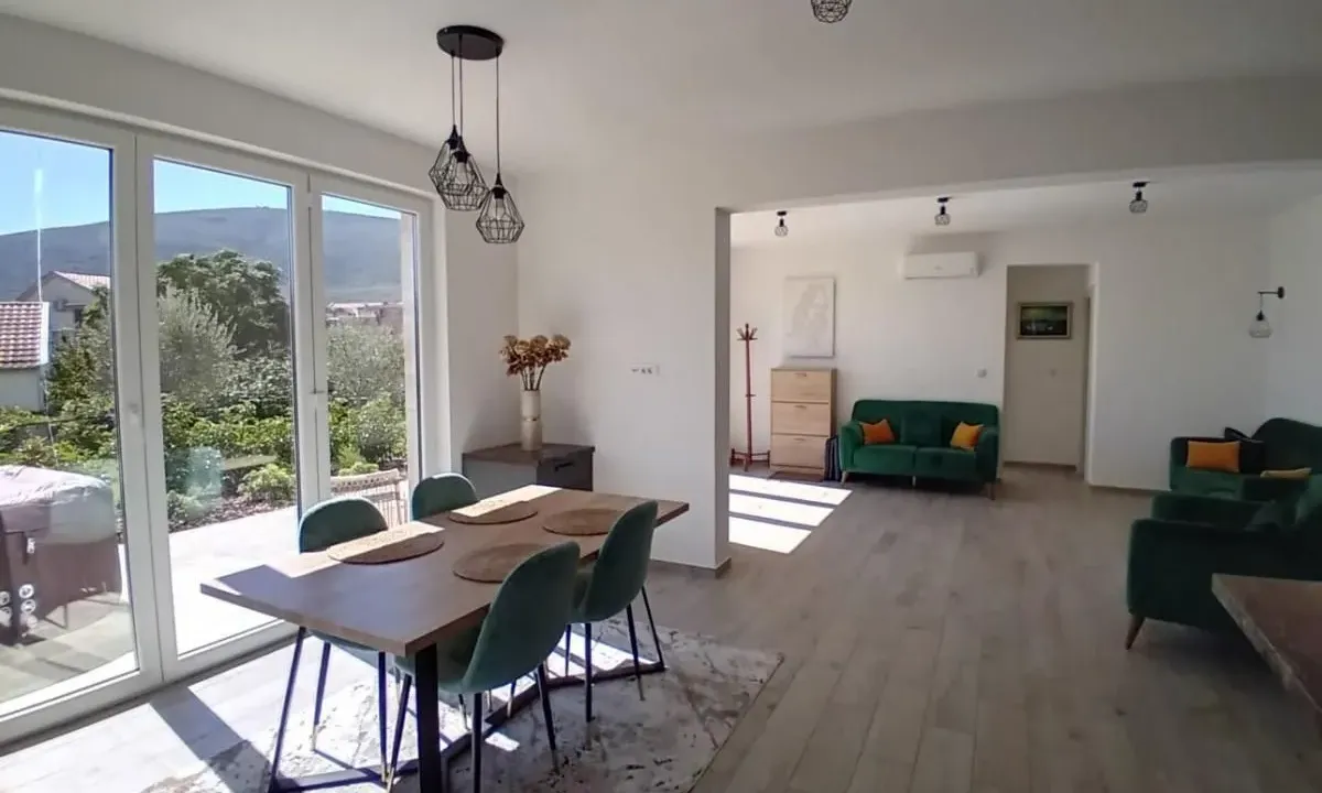 Prodaja, dvosoban stan, 74m², Đenovići, Herceg Novi