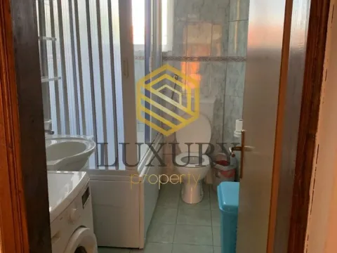 Izdavanje, kuća, 250m², Tološi, Podgorica - image 12