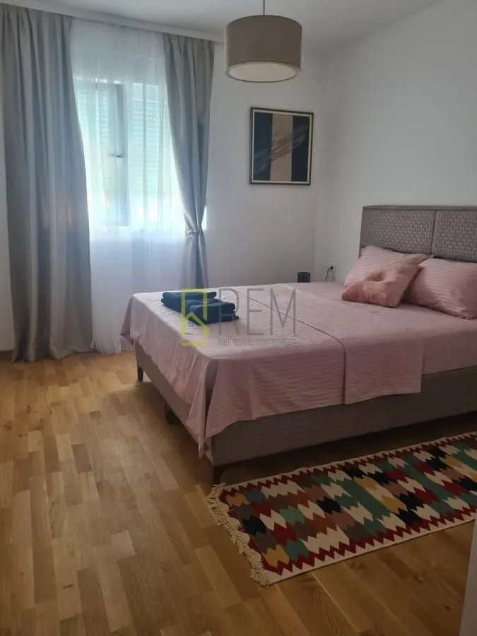 Prodaja, dvosoban stan, 75m², Cetinje, Crna Gora