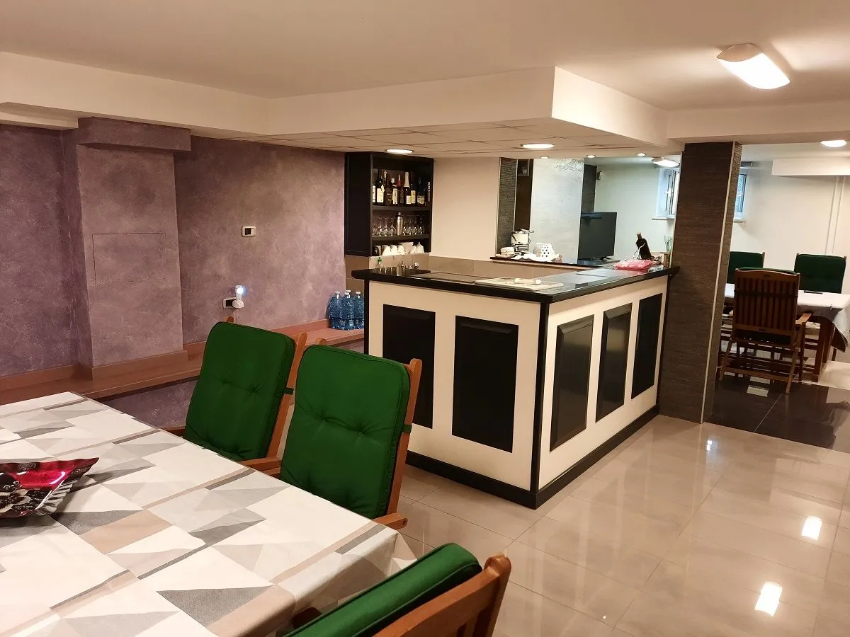 Prodaja, kuća, 350m², Bežanijska Kosa Sve Podlokacije, Beograd