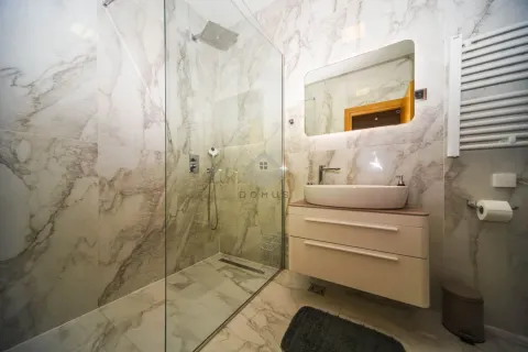 Rent, two bedroom apartment, 75m², Podgorica, Crna Gora - image 10