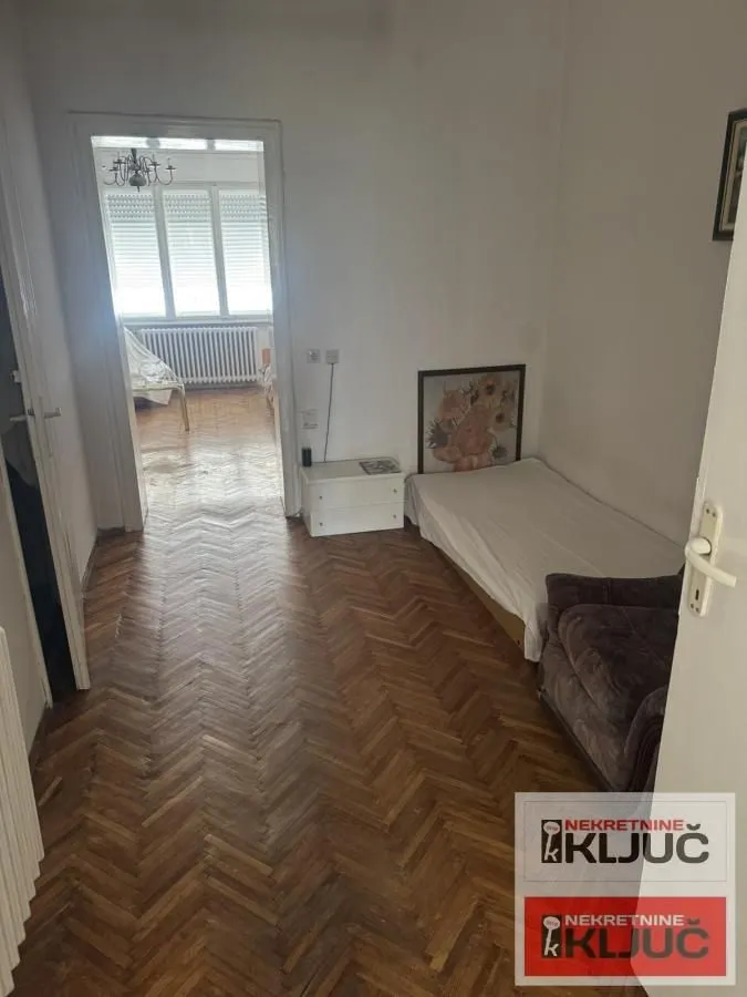 Izdavanje, dvosoban stan, 55m², Centar, Novi Sad