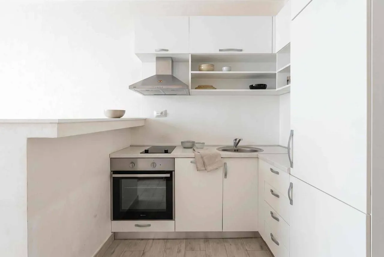 Izdavanje, jednosoban stan, 44m², Centar, Budva
