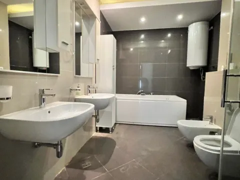 Izdavanje, četvorosoban stan, 228m², Preko Morače, Podgorica - image 22