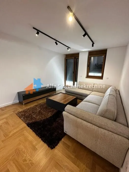 Izdavanje, trosoban stan, 80m², Stari Grad, Beograd