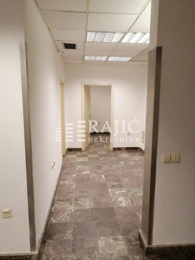 Rent, office space, 350m², Savski Trg, Beograd