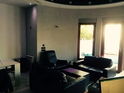 Izdavanje, kuća, 300m², Savski Venac, Beograd