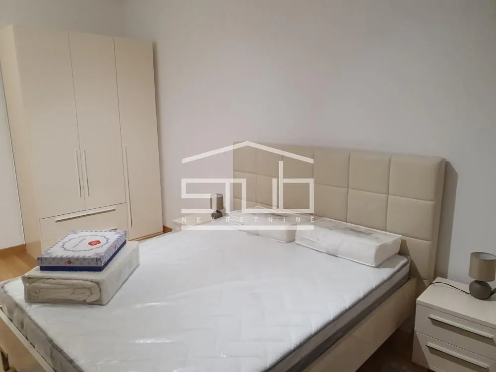 Izdavanje, trosoban stan, 105m², Novi Beograd Blok 65, Novi Beograd Sve Podlokacije
