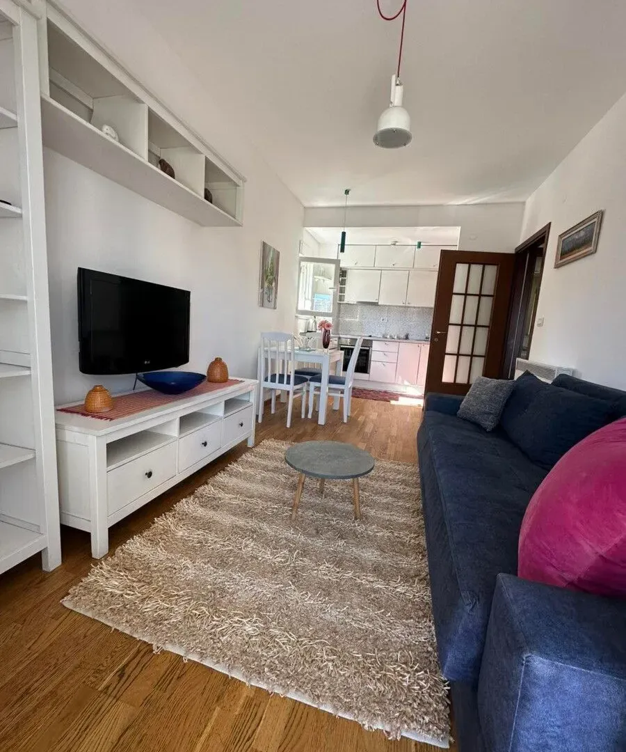 Izdavanje, jednosoban stan, 50m², City Kvart, Podgorica