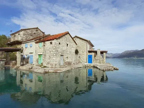 Sale, house, 100m², Kotor, Crna Gora - image 1