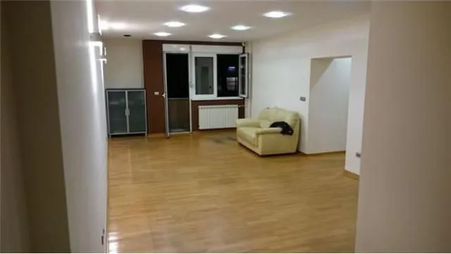 Izdavanje, poslovni prostor, 80m², Stari Grad, Beograd