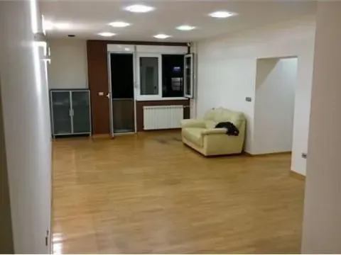 Izdavanje, poslovni prostor, 80m², Stari Grad, Beograd