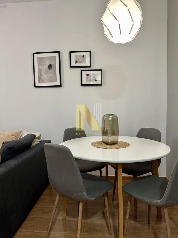 Prodaja, dvosoban stan, 49m², Centar, Novi Sad