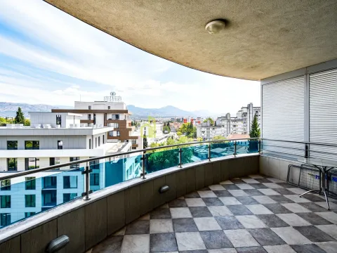 Izdavanje, dvosoban stan, 100m², Centar, Podgorica - image 7