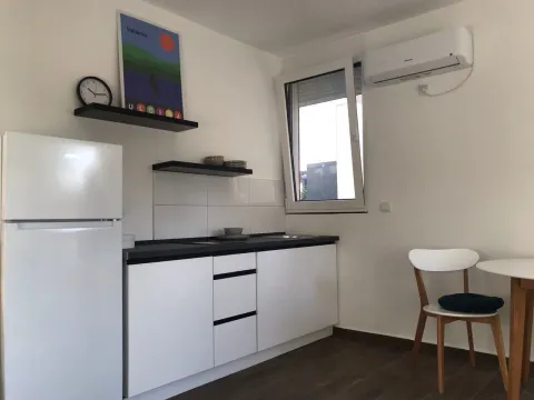 Rent, one bedroom apartment, 41m², Ulcinj, Crna Gora - image 4