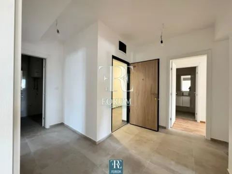 Prodaja, trosoban stan, 106m², Stari Aerodrom, Podgorica - image 4