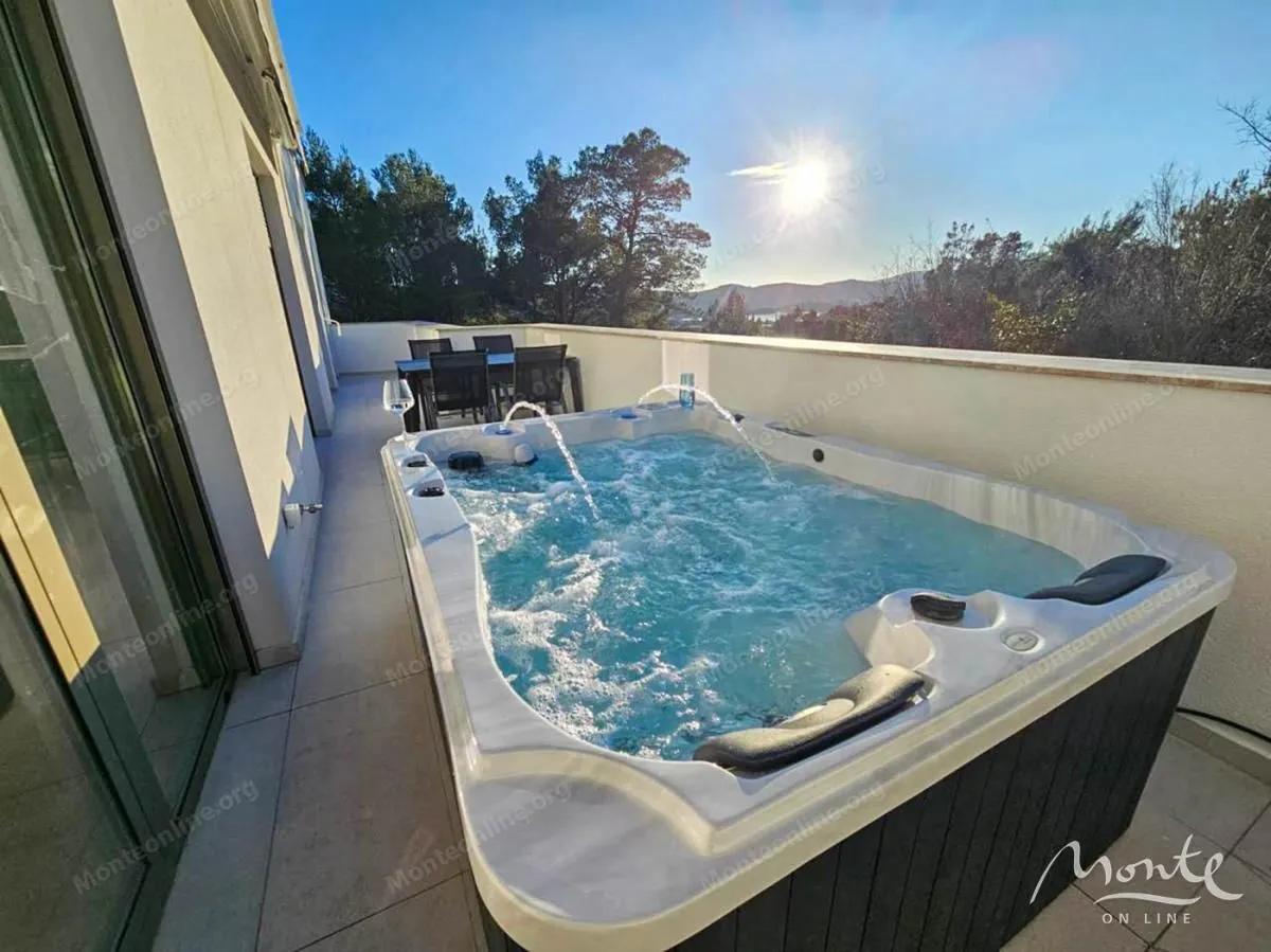 Prodaja, dvosoban stan, 90m², Tivat, Crna Gora