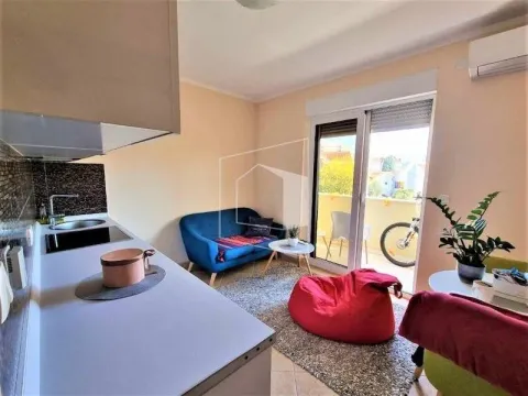Izdavanje, stan, 35m², Momišići, Podgorica