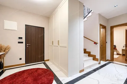 Prodaja, kuća, 166m², Tološi, Podgorica - image 13
